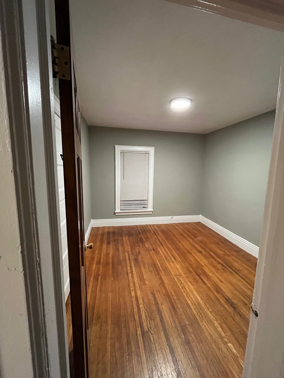 Picture 11 of 563 upper apartment