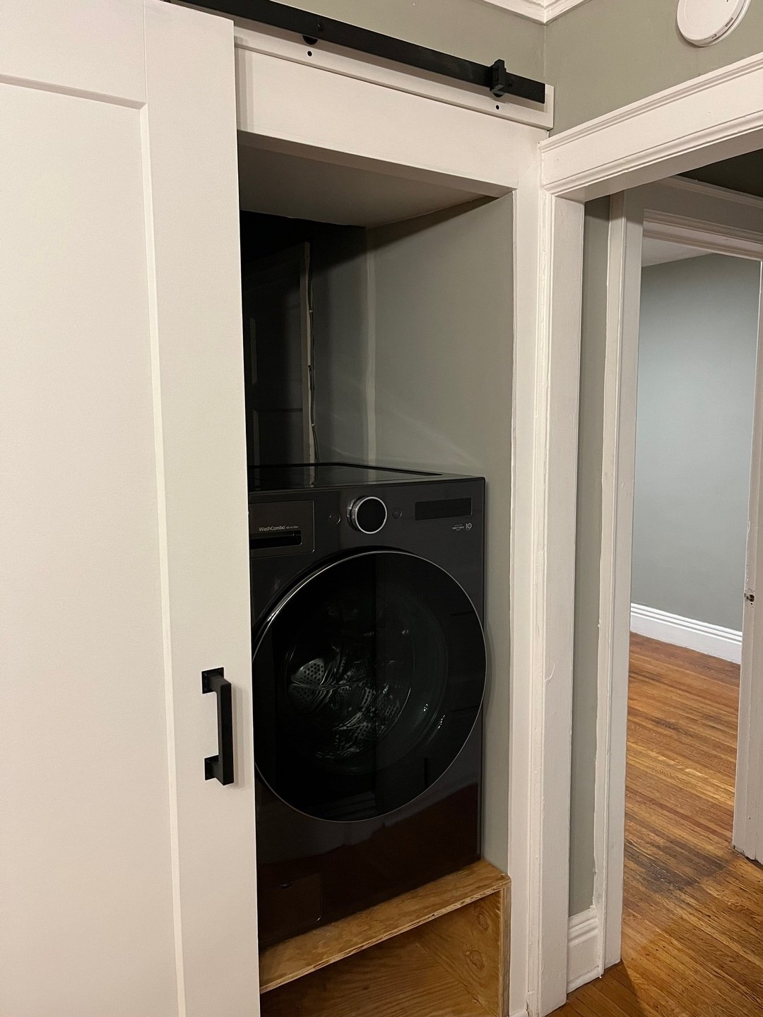 Picture 12 of 563 upper apartment