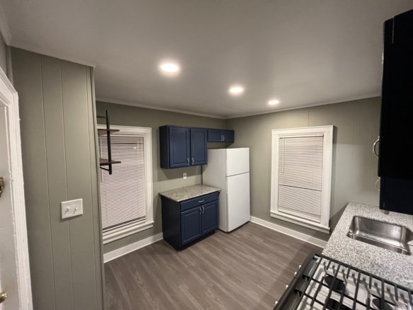 Picture 4 of 563 upper apartment