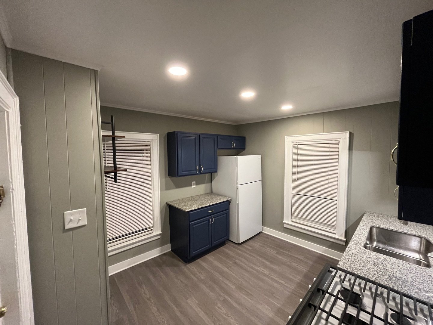 Picture 4 of 563 upper apartment