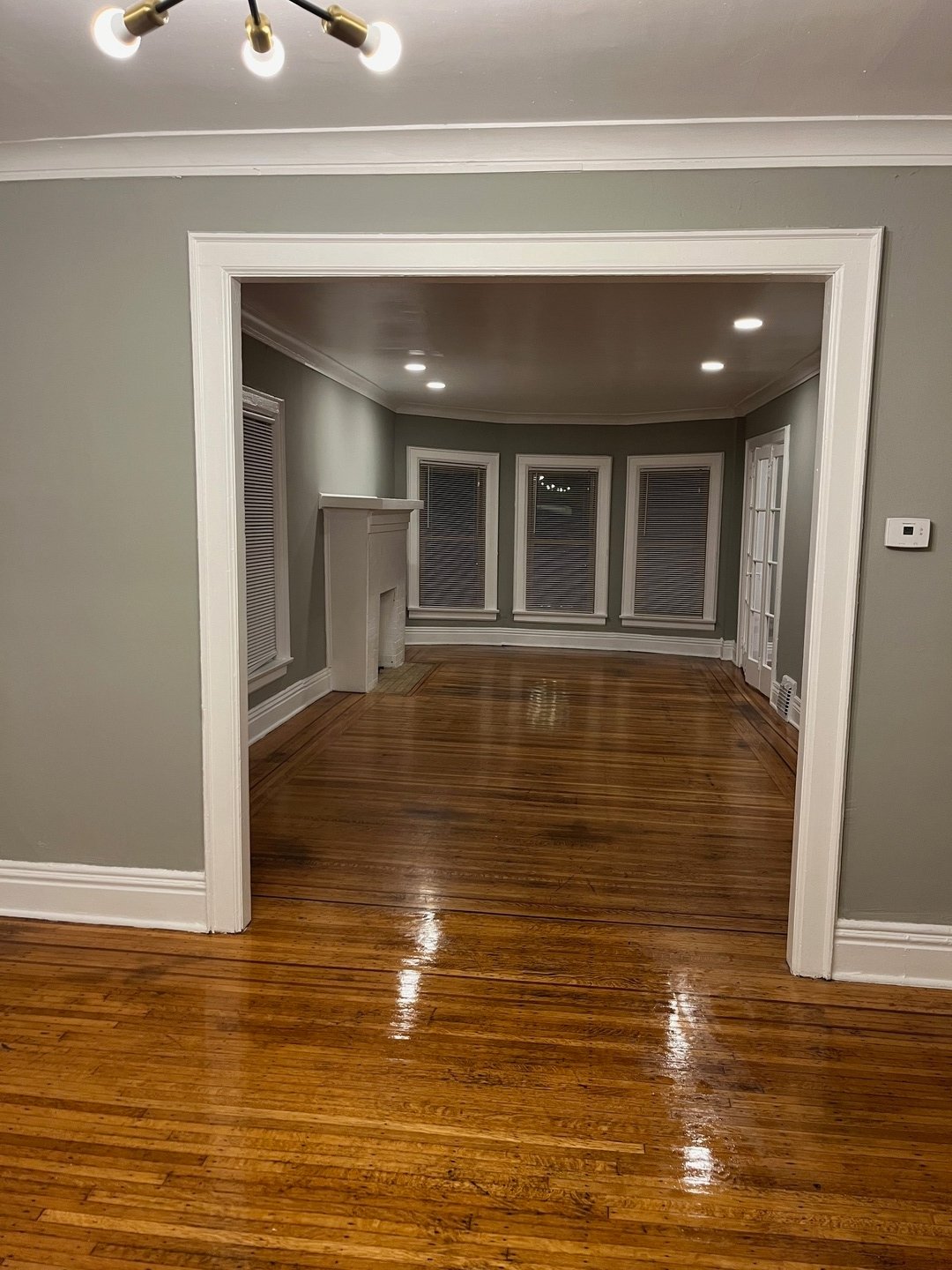 Picture 6 of 563 upper apartment