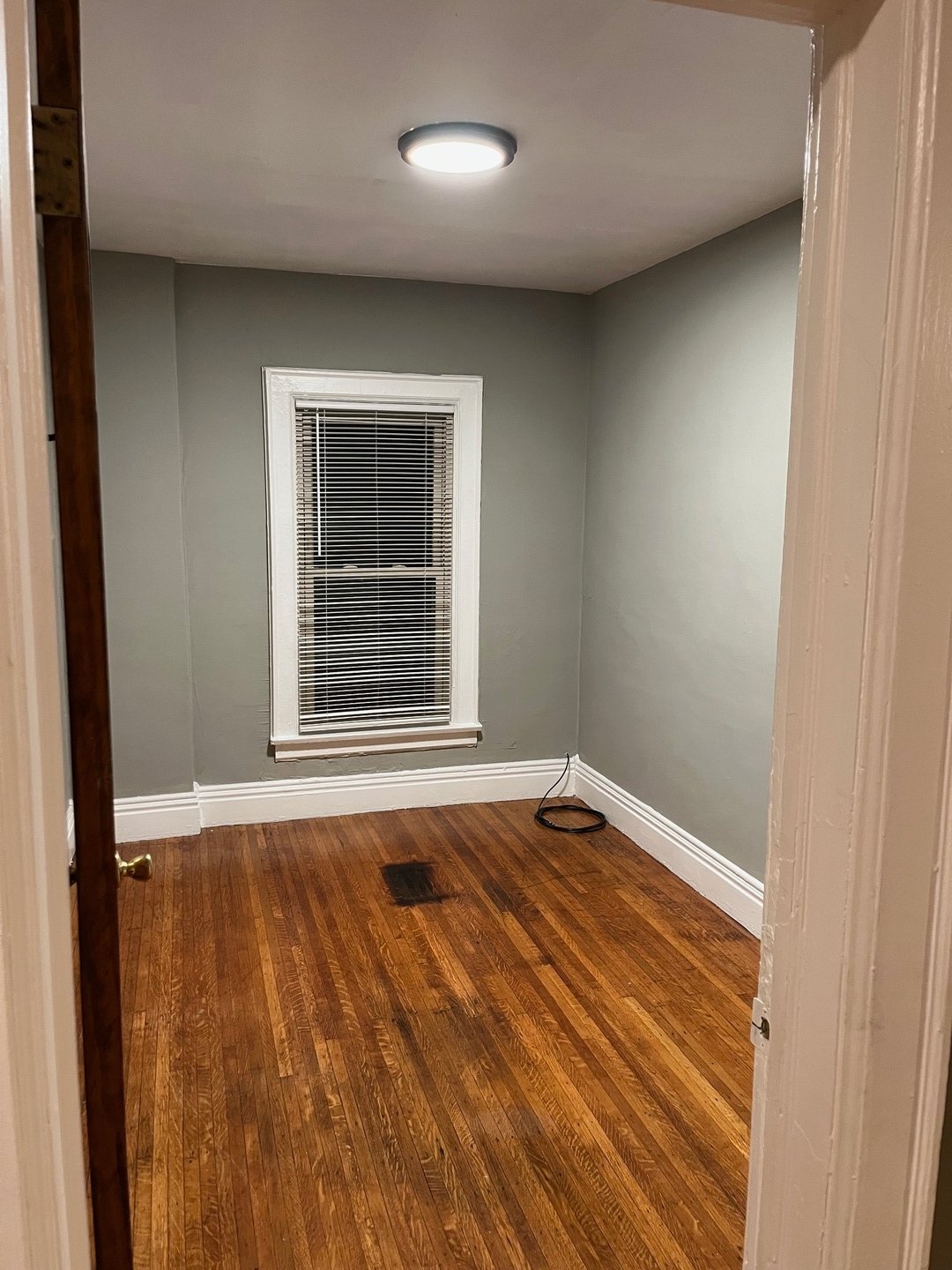 Picture 8 of 563 upper apartment