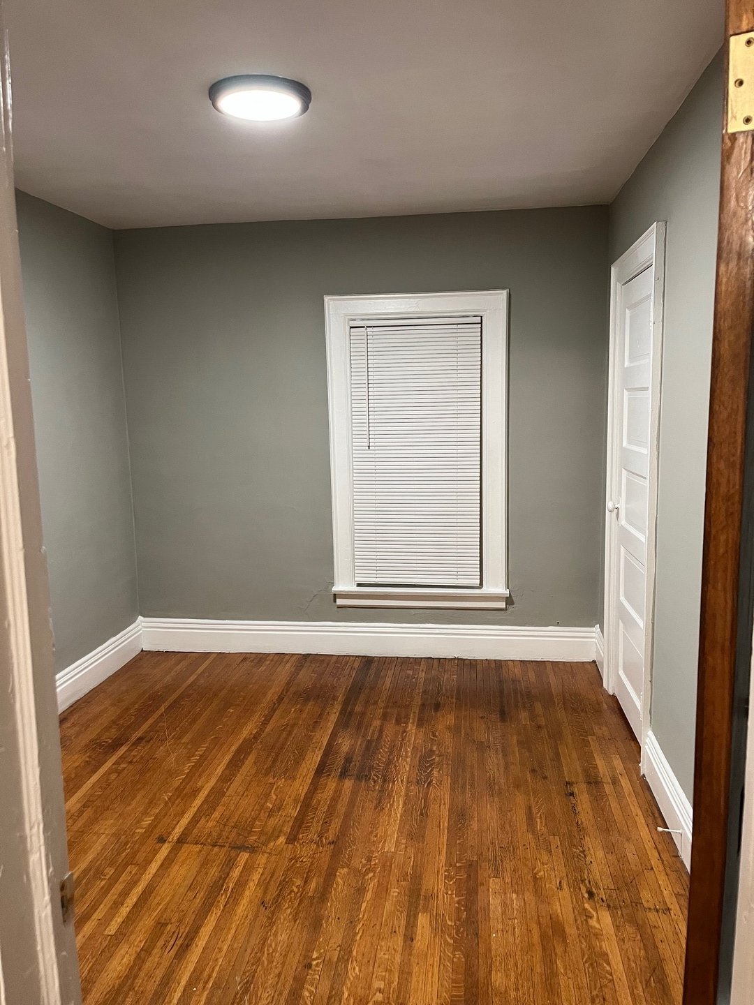 Picture 9 of 563 upper apartment